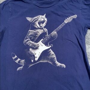 Gildan Mens Graphic T Shirt Rock Guitar Playing Cat Blue Size M